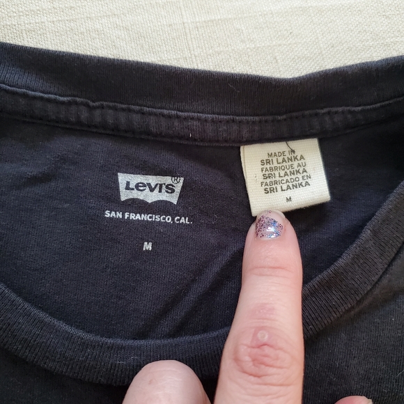Levis black tee retro style spellout women's medium - Picture 4 of 8